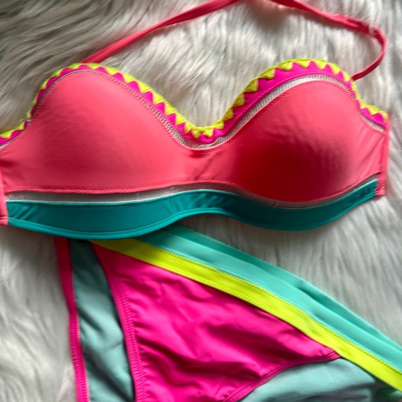 ☀️ Beautiful Neon Bikini Top - Picture 5 of 5